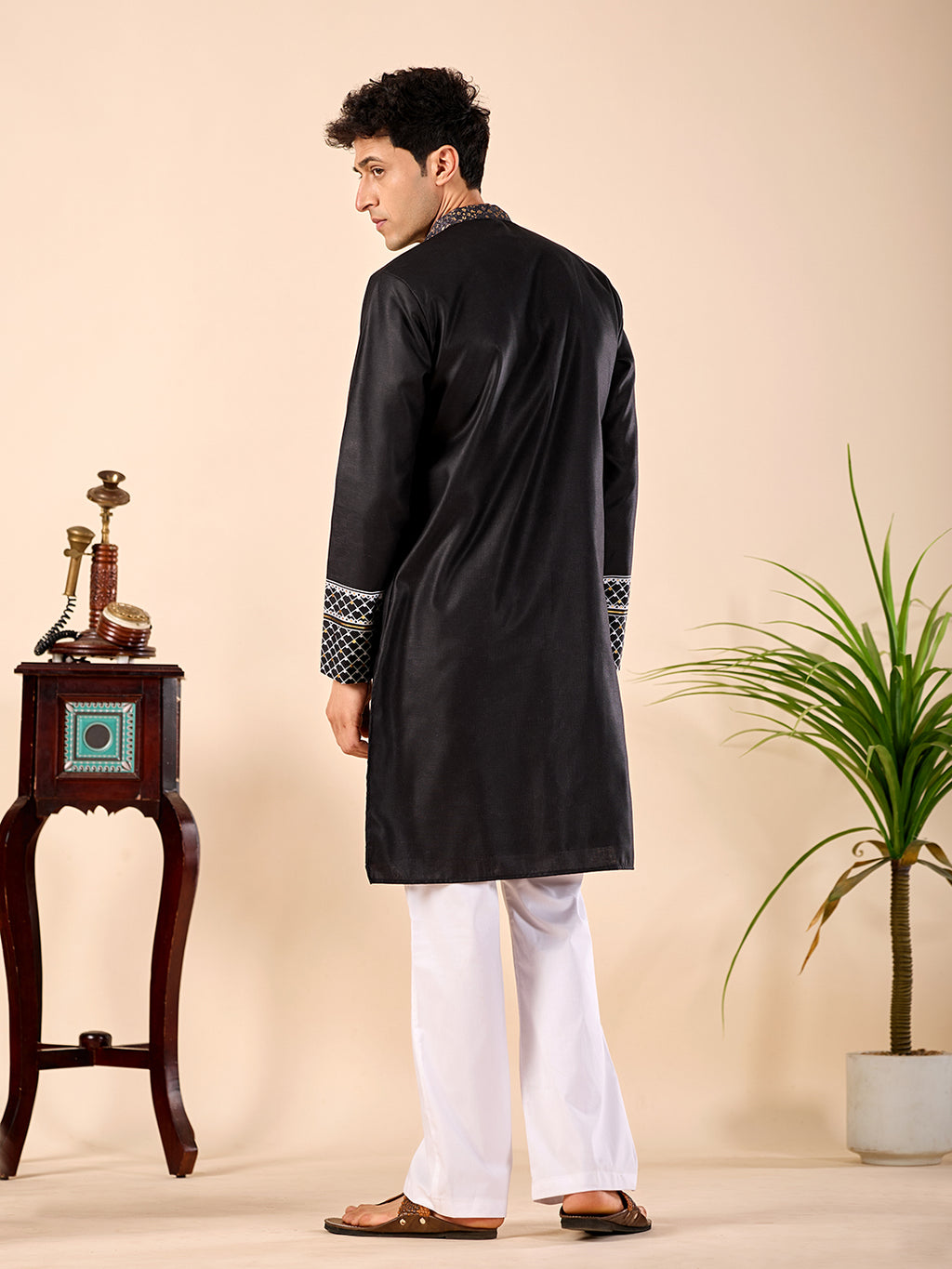 The Zafar Linen Kurta (Black Geometric)