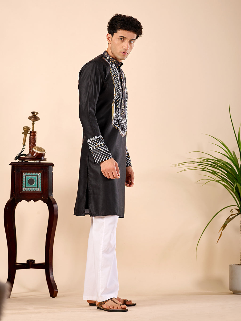 The Zafar Linen Kurta (Black Geometric)