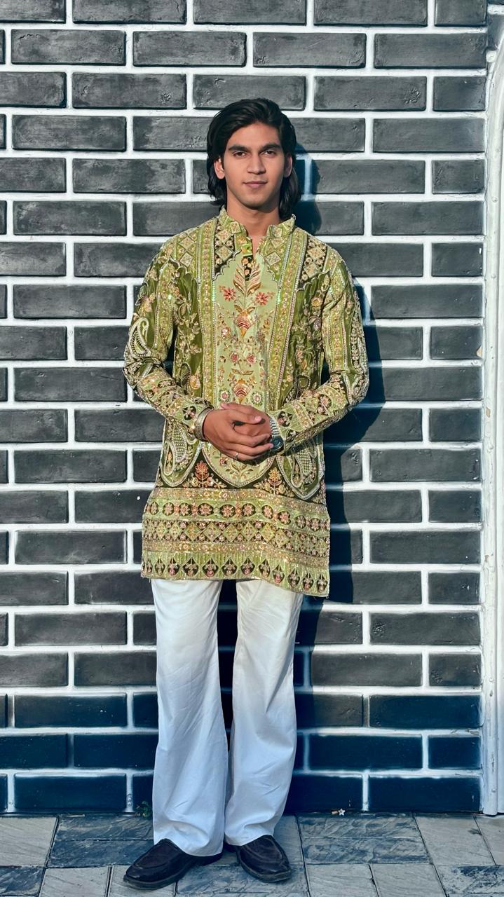 The Saltanat Embroidered Kurta (Olive Green)